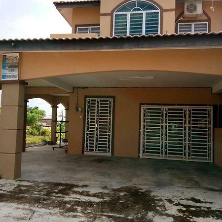 Homestay Al Musafirin Kuala Kangsar Kültér fotó